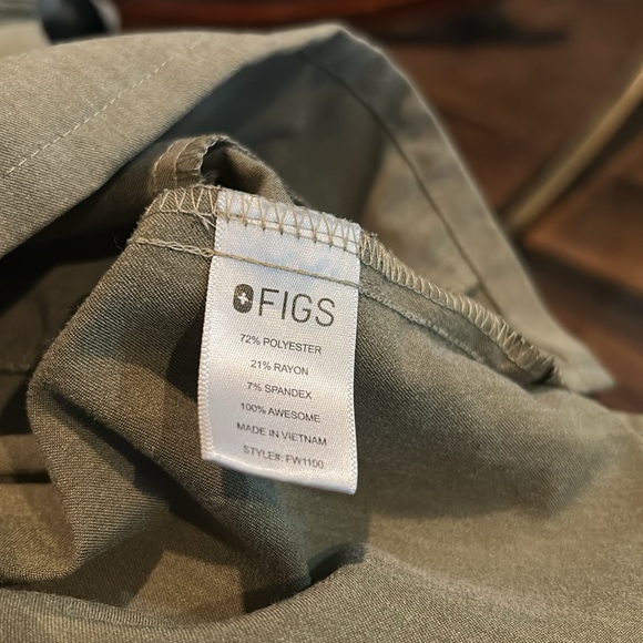 Figs CASMA woman scrub top. Size Medium - Picture 4 of 11